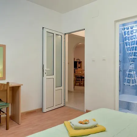 Beach Resort Apartments Bucina Baska Voda Exterior photo