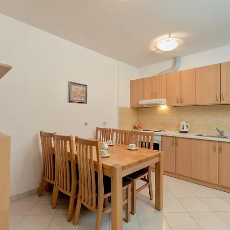 Beach Resort Apartments Bucina Baska Voda Exterior photo