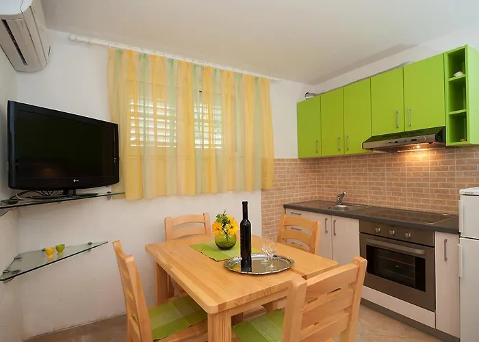 Beach Resort Apartments Bucina