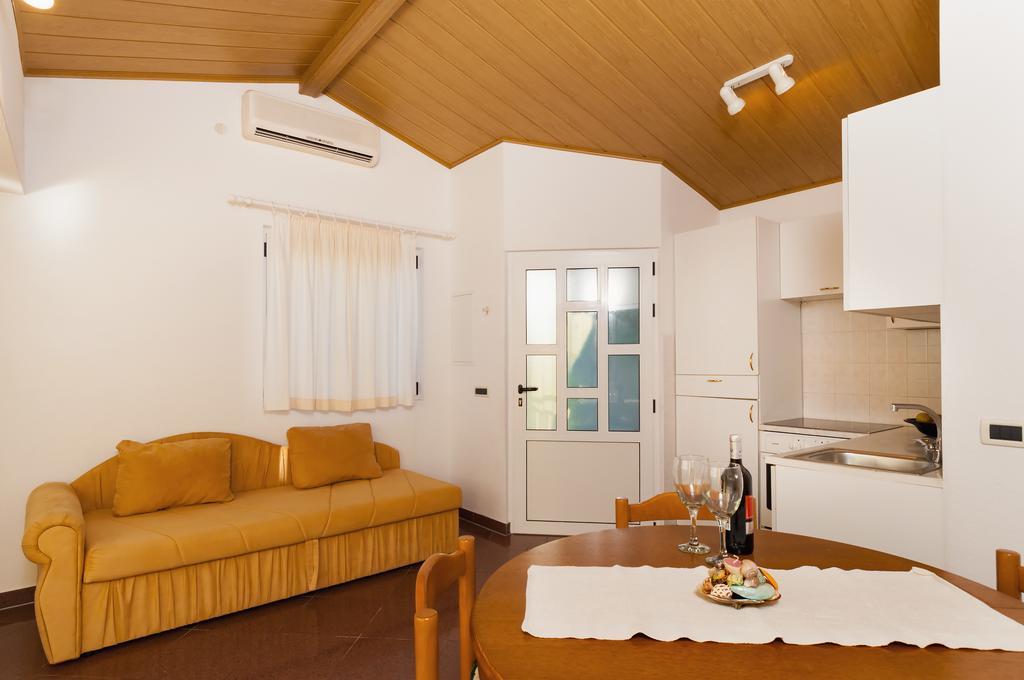 Beach Bucina Apartment Baska Voda