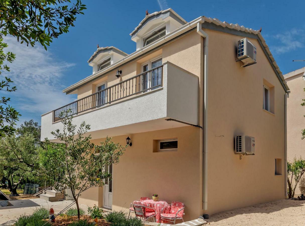 Beach Bucina Apartment Baska Voda